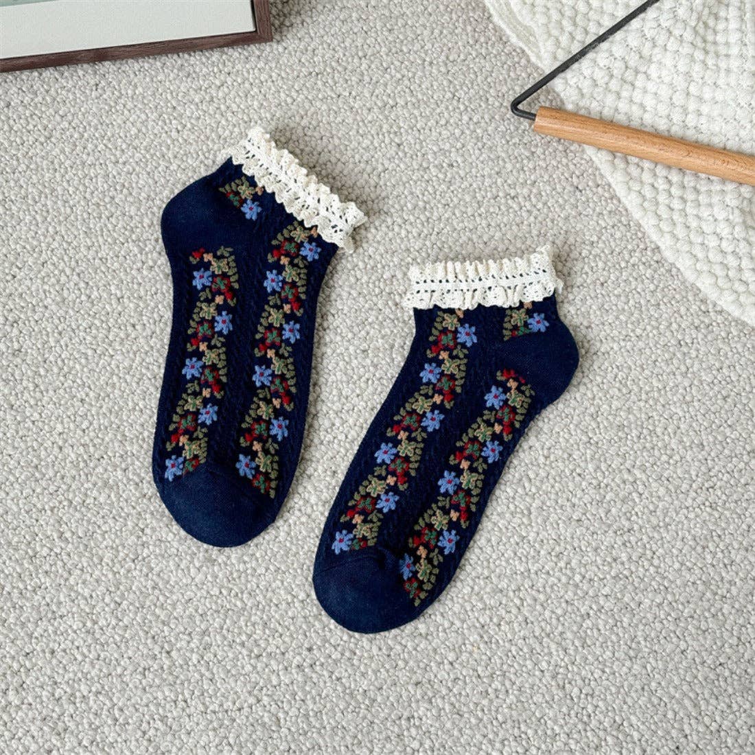 Vintage Rolled Edge Floral Ankle Socks: BLUE / One Size