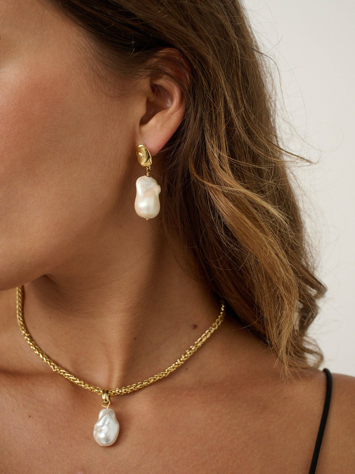Natural Organic Pearl Drop Earrings – 18K Gold Pearl Earrings