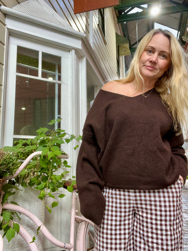 Rhi Chocolate Knit Pullover