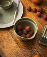 Scallop Bowl 16cm Peppercorn colourway