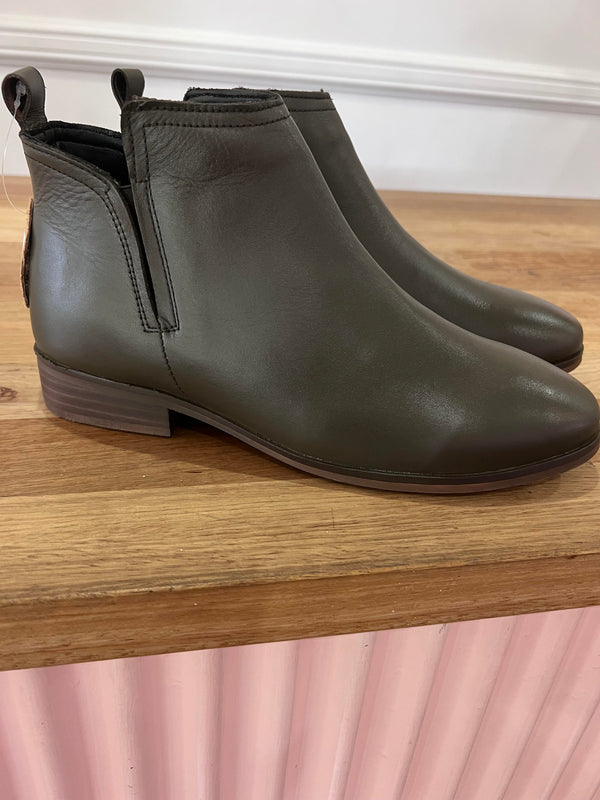 Sine Boots Olive